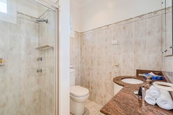 Spacious 4 Bedroom House The Hill - Surfers Paradise Gold Coast 1