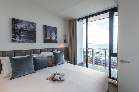 R Hotel Geelong - Surfers Paradise Gold Coast 3