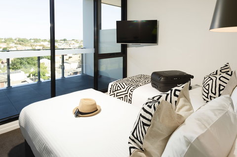 R Hotel Geelong - Surfers Paradise Gold Coast 2