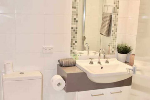 Stylish Mod Apt Near CBD Free Parking - Surfers Paradise Gold Coast 6