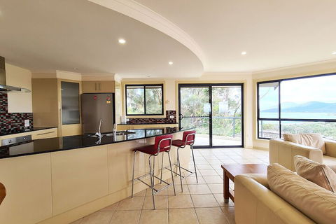 A Vista, Townhouse 1 - Surfers Paradise Gold Coast 1