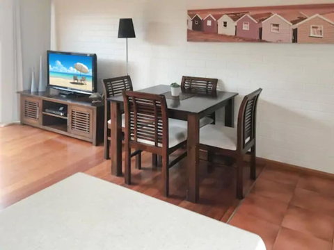 Home Near Shops & Beach - Surfers Paradise Gold Coast 3
