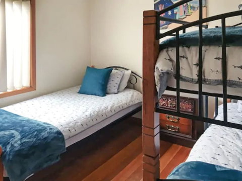 Home Near Shops & Beach - Surfers Paradise Gold Coast 0