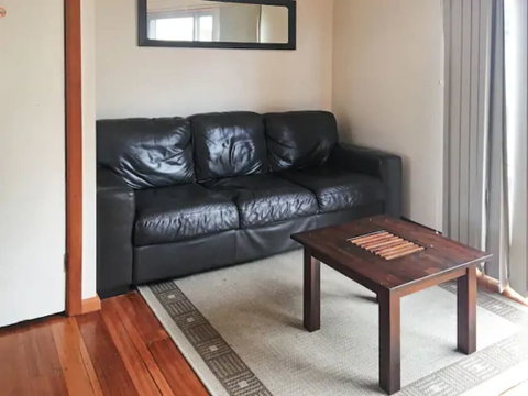 Home Near Shops & Beach - Surfers Paradise Gold Coast 2