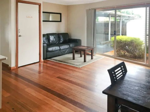 Home Near Shops & Beach - Surfers Paradise Gold Coast 4