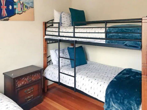 Home Near Shops & Beach - Surfers Paradise Gold Coast 5
