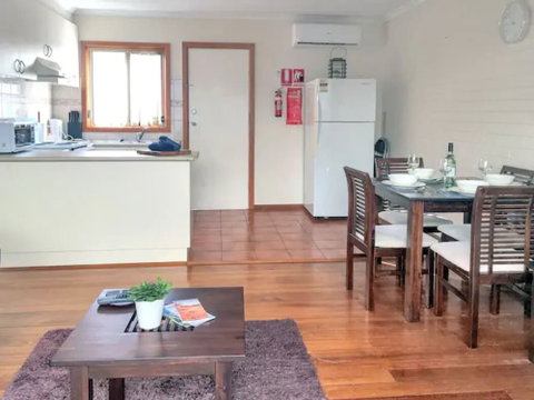Home Near Shops & Beach - Surfers Paradise Gold Coast 5