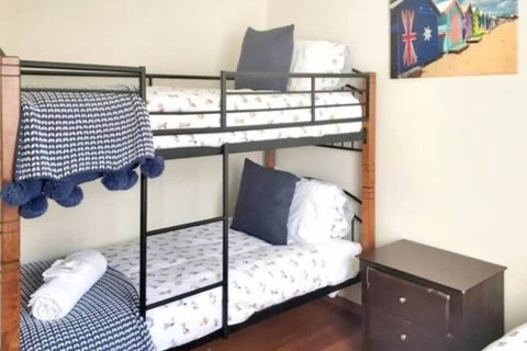 Home Near Shops & Beach - Surfers Paradise Gold Coast 4