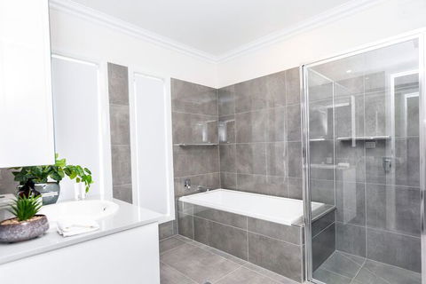 Wagga Apartments 1 - Surfers Paradise Gold Coast 6