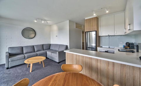 Snow Ski Apartments 23 - Surfers Paradise Gold Coast 1