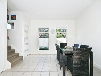 Modern Seaside Sanctuary - Surfers Paradise Gold Coast 3