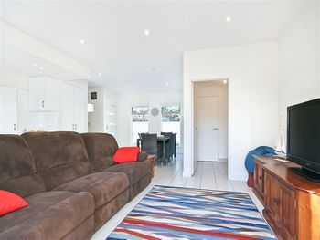 Modern Seaside Sanctuary - Surfers Paradise Gold Coast 2