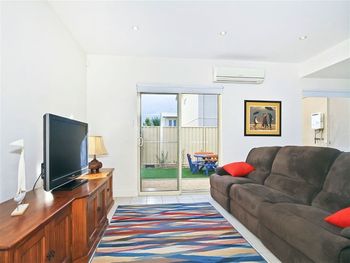 Modern Seaside Sanctuary - Surfers Paradise Gold Coast 6