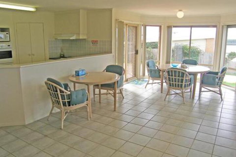 Water View House At Orient Point - Surfers Paradise Gold Coast 6