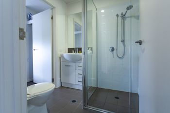 Watt Street 1 BR Apartment W Ocean Views - Surfers Paradise Gold Coast 2