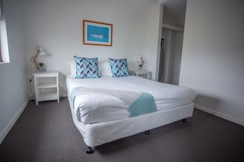 Watt Street 1 BR Apartment W Ocean Views - Surfers Paradise Gold Coast 3