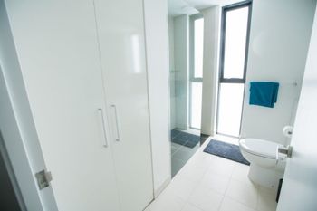 Spacious Apartment Close To Melbourne CBD - Surfers Paradise Gold Coast 5