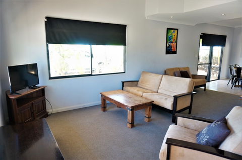 Ningaloo Breeze Villa 10 - Surfers Paradise Gold Coast 3