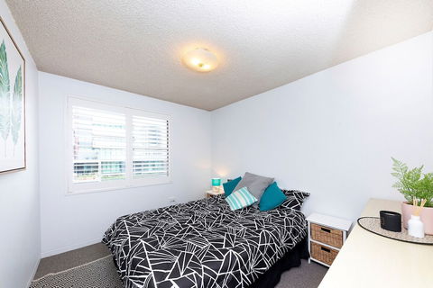 Hibiscus Court Unit 4 - Surfers Paradise Gold Coast 4