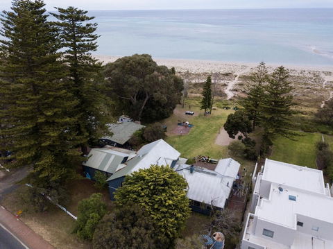 Dunsborough Beachouse YHA Backpackers - Surfers Paradise Gold Coast 2