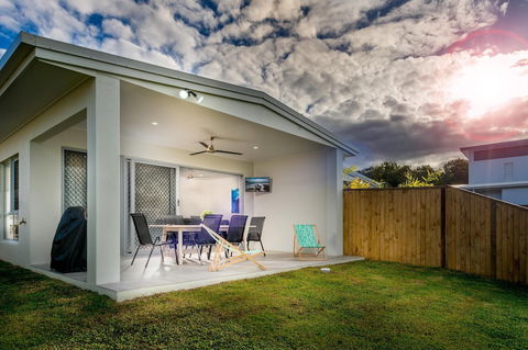 Blue Lagoon Villa B - Surfers Paradise Gold Coast 1