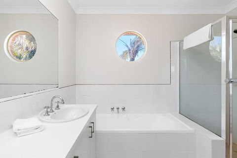 Bayside Court Apartments - Surfers Paradise Gold Coast 7