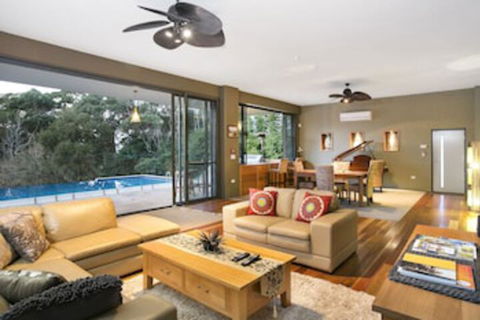 Lyndon Haven - Surfers Paradise Gold Coast 0