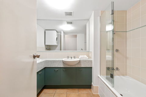 Kings Bay Apartments - Surfers Paradise Gold Coast 5