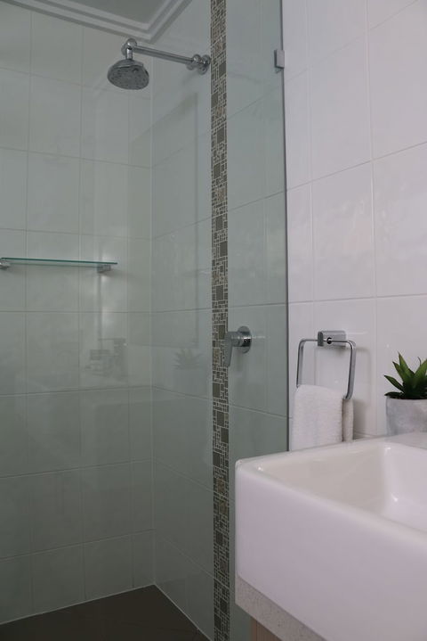 Limani Port Lincoln - Surfers Paradise Gold Coast 6
