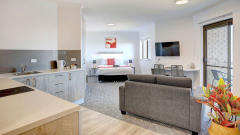 Limani Port Lincoln - Surfers Paradise Gold Coast 5