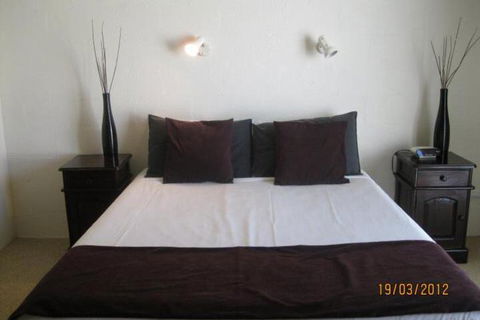 Noosa Terrace & Belmondos Waterfront Resort - Surfers Paradise Gold Coast 0