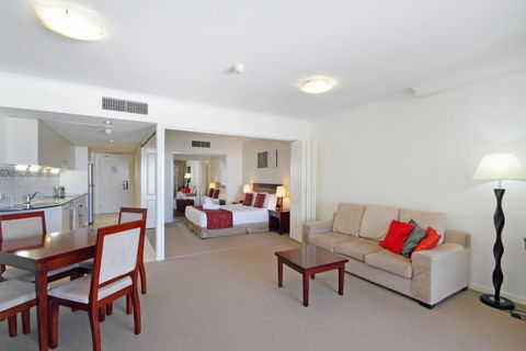 Ocean Views Resort - Surfers Paradise Gold Coast 6