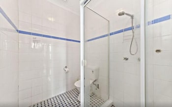 Sinclairs City Hostel - Surfers Paradise Gold Coast 1