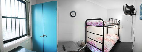 Sinclairs City Hostel - Surfers Paradise Gold Coast 3