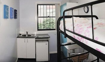 Sinclairs City Hostel - Surfers Paradise Gold Coast 4