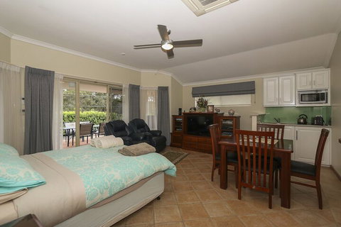The Good Life B & B - Surfers Paradise Gold Coast 4