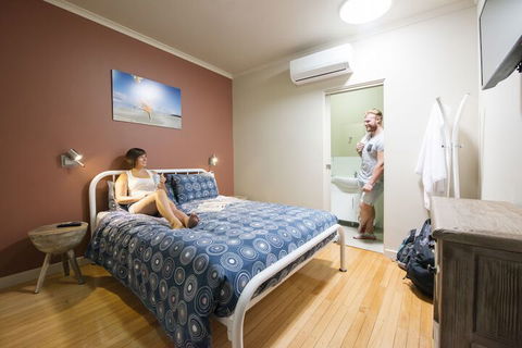 Port Lincoln YHA - Surfers Paradise Gold Coast 4
