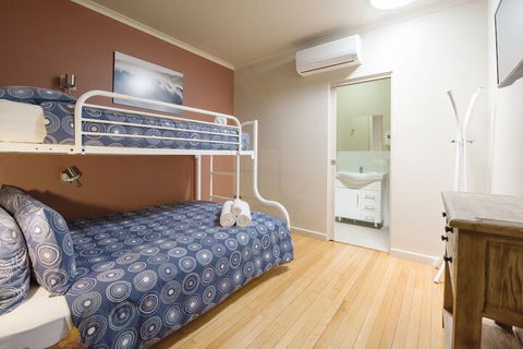 Port Lincoln YHA - Surfers Paradise Gold Coast 5