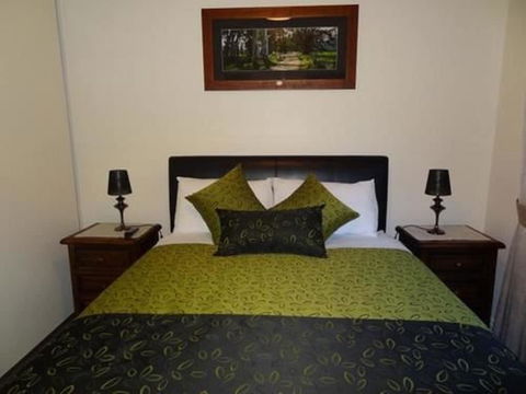 Hahndorf Oak Tree Cottages - Surfers Paradise Gold Coast 1
