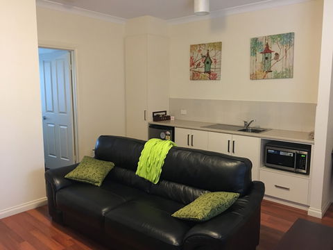 Hahndorf Oak Tree Cottages - Surfers Paradise Gold Coast 4