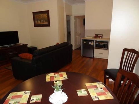 Hahndorf Oak Tree Cottages - Surfers Paradise Gold Coast 6