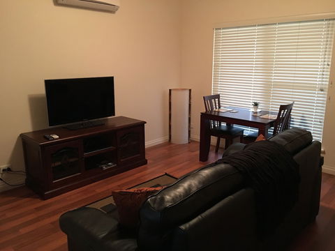 Hahndorf Oak Tree Cottages - Surfers Paradise Gold Coast 5