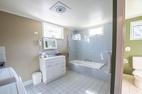 Cape Howe Cottages - Surfers Paradise Gold Coast 4