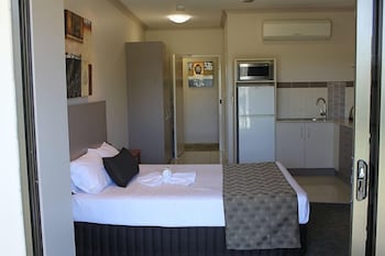 Emerald Executive Apartments - Surfers Paradise Gold Coast 3