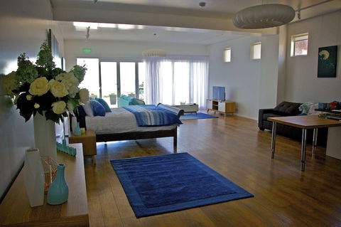 Penguin Beachfront Apartments - Surfers Paradise Gold Coast 4