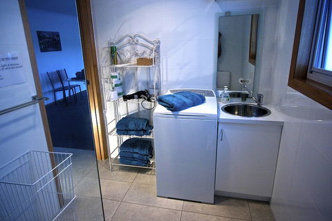 Penguin Beachfront Apartments - Surfers Paradise Gold Coast 3