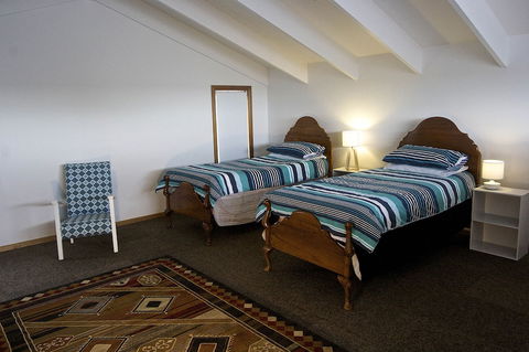 Penguin Beachfront Apartments - Surfers Paradise Gold Coast 1