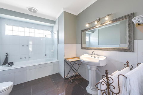 Amelina Cottages - Surfers Paradise Gold Coast 6