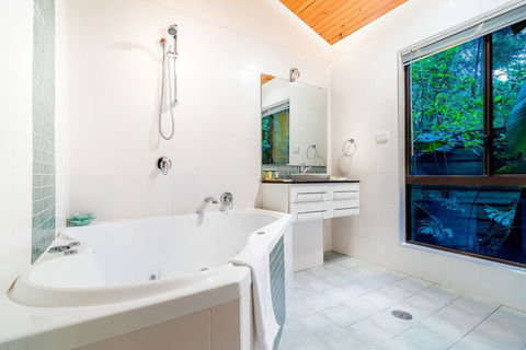 Wanderers Retreat Port Stephens - Surfers Paradise Gold Coast 6