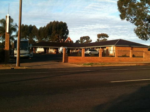 Cobar Town And Country Motor Inn - Surfers Paradise Gold Coast 0
